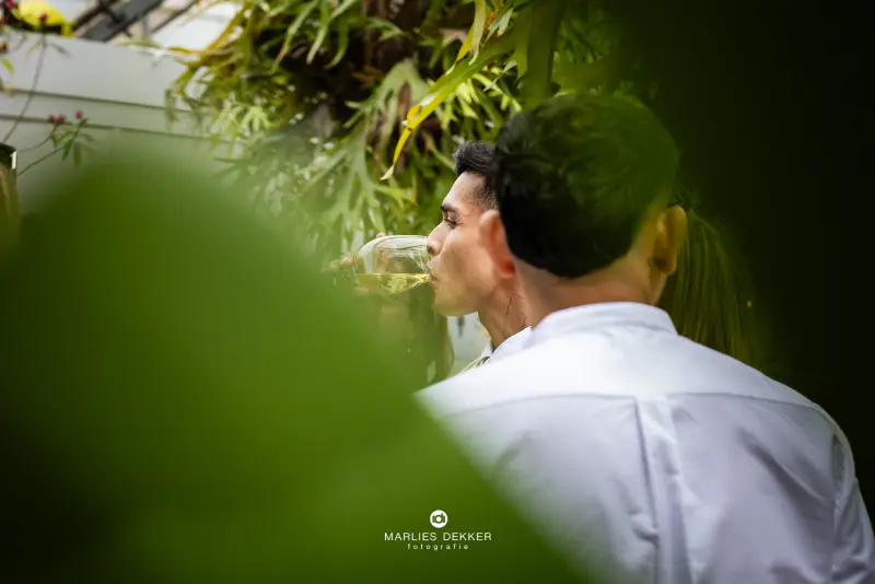 Trouwen in de botanische tuin Vrije Universiteit van Amsterdam