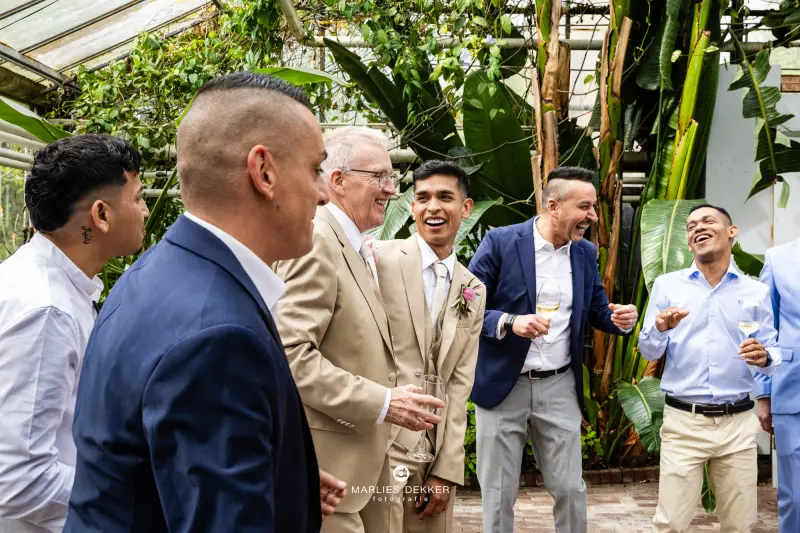 Trouwen in de botanische tuin Vrije Universiteit van Amsterdam